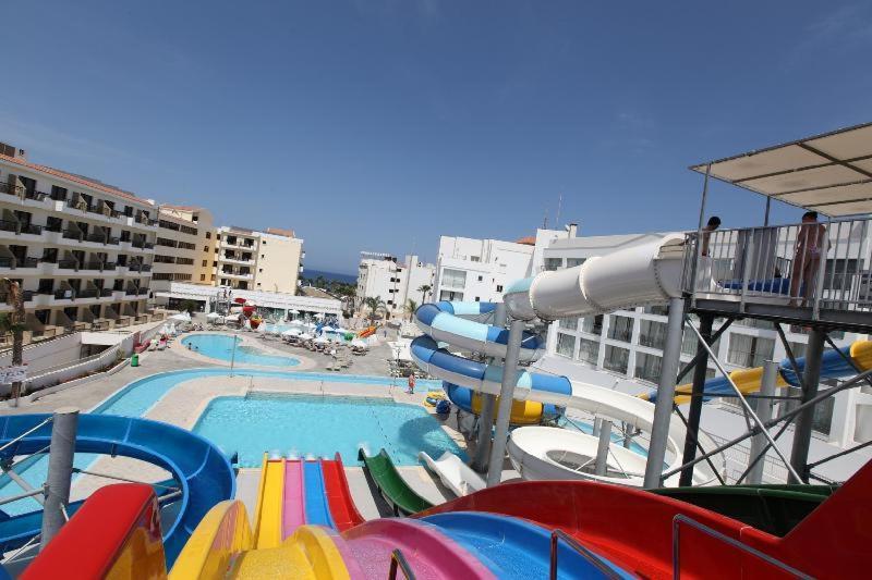Anastasia Splash Residences מלון דירות